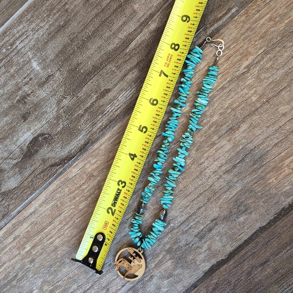 Vintage Turquoise Chip Bead Circular Wooden Howling Wolf Pendant Neckalce - Picture 8 of 8